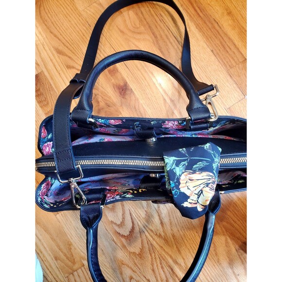 Betsey Johnson Embossed Heart Satchel Purse Bag Black - Picture 5 of 11